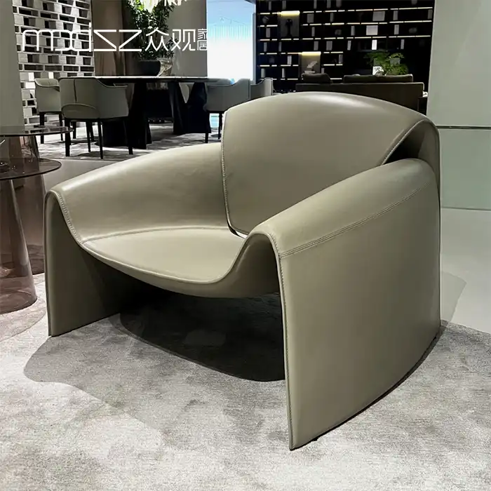 Le Club Lounge Chair